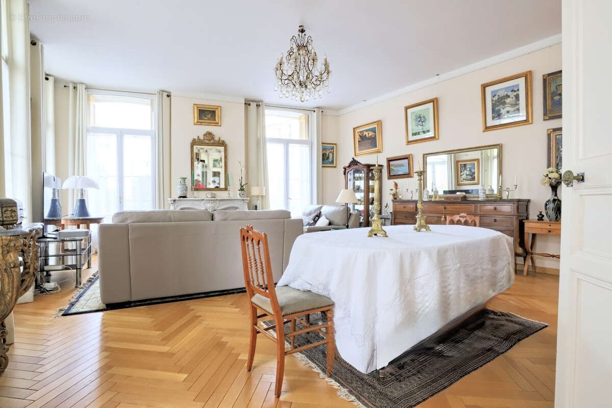 Appartement à HYERES