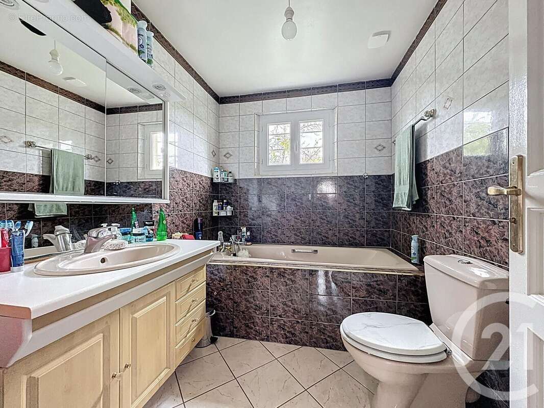 Maison à LIVRY-SUR-SEINE