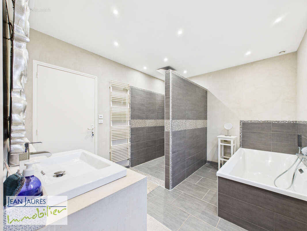 Propriété de caractère avec piscine   280 m2 de confort et de séréni - photo 12