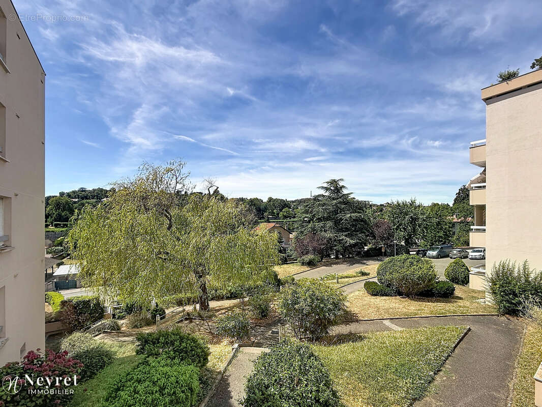 Appartement à SAINT-GENIS-LAVAL