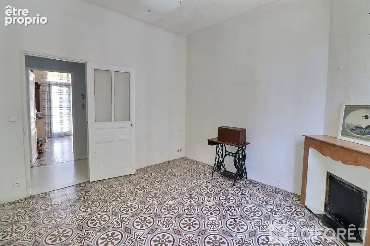 Hyères coeur de ville- Maison de caractère divisée en deux appartements ou à réunir - photo 9