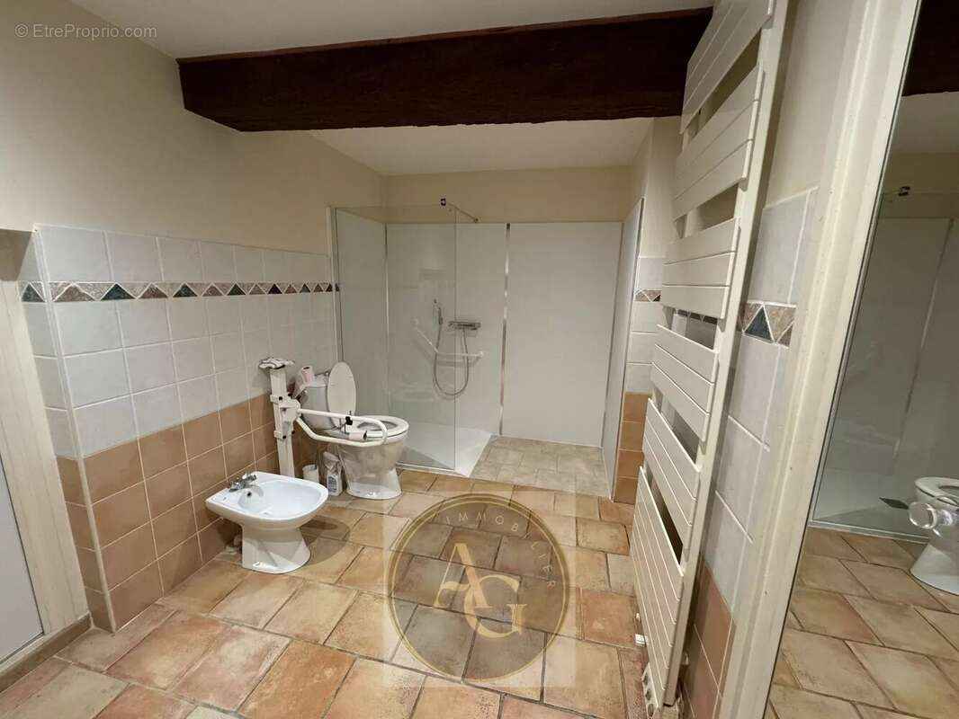 Maison à VILLENEUVE-LA-COMPTAL