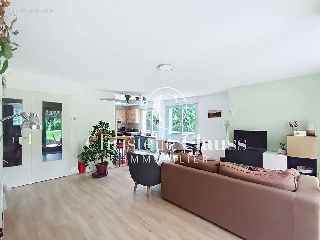 Appartement Saint Louis 4 pièce(s) 96.78 m2 - photo 2