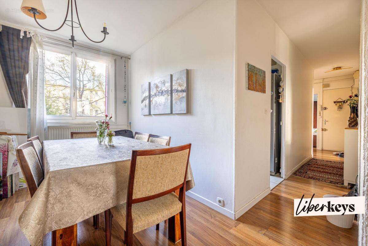 Appartement à SAINTE-GENEVIEVE-DES-BOIS