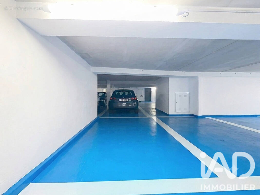 Photo 1 - Parking à ANTONY