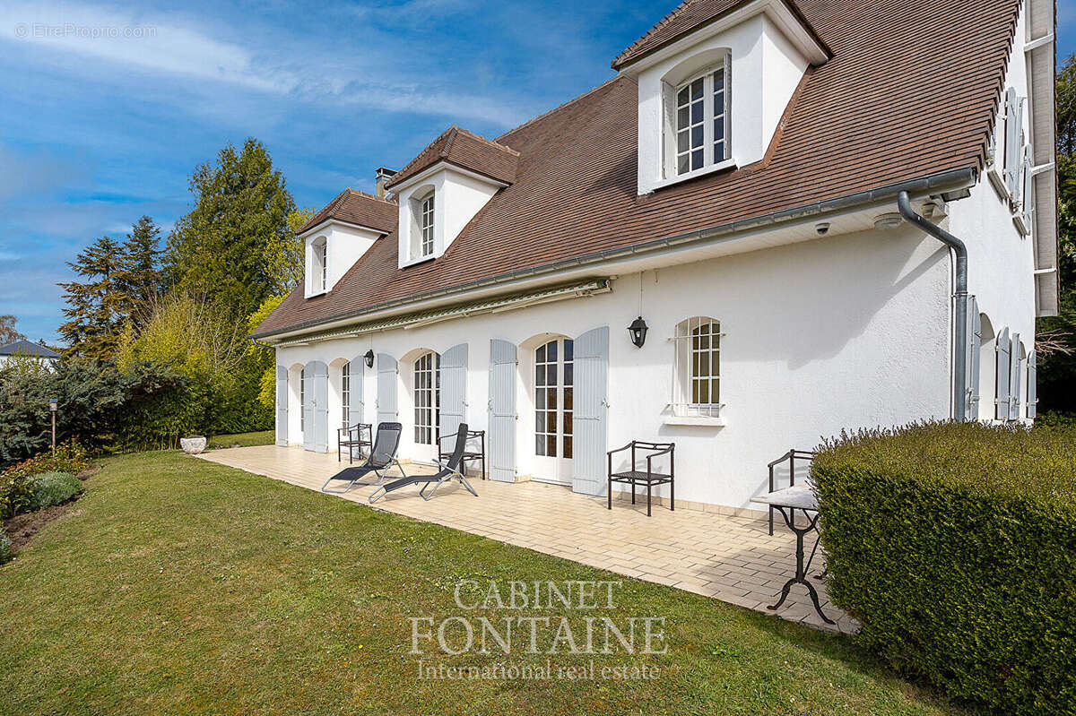 Maison à LE MONT-SAINT-ADRIEN