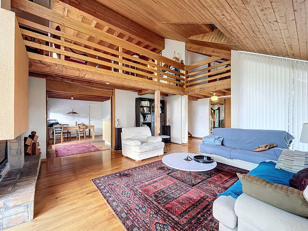 Maison à CORCELLES-LES-MONTS