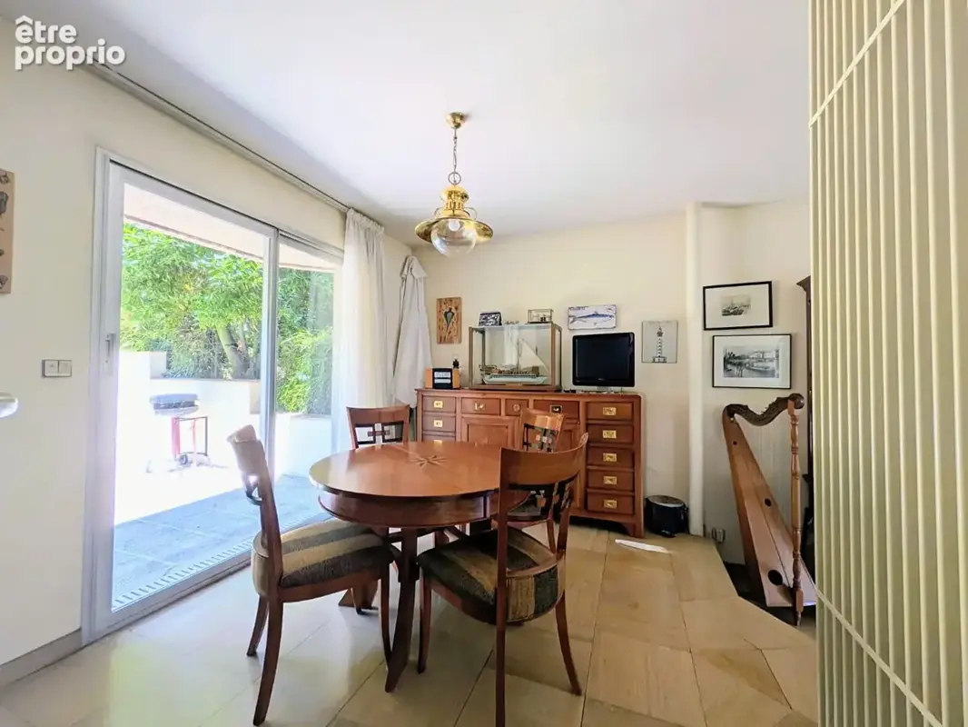 Maison d'architecte familiale de 170 m² avec jardin, terrasses et double garage dans un quartier résidentiel recherché - photo 5
