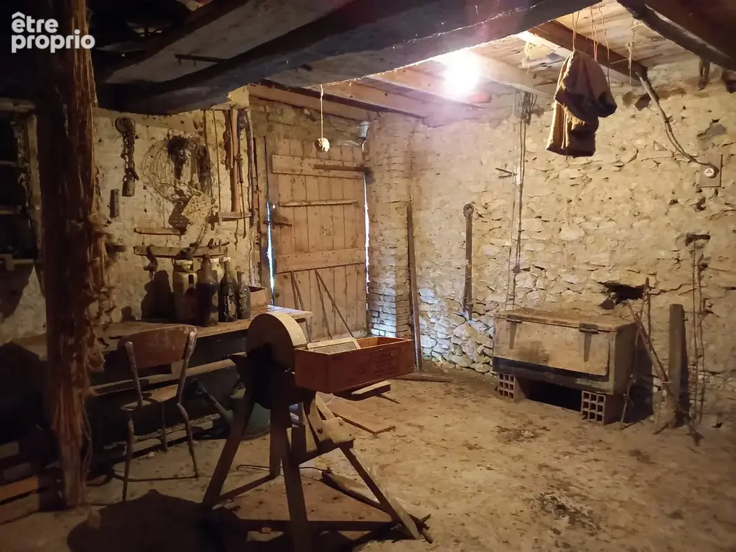 Propriété avec maison d'habitation 150m2, dépendances et 1ha de terrain - photo 7