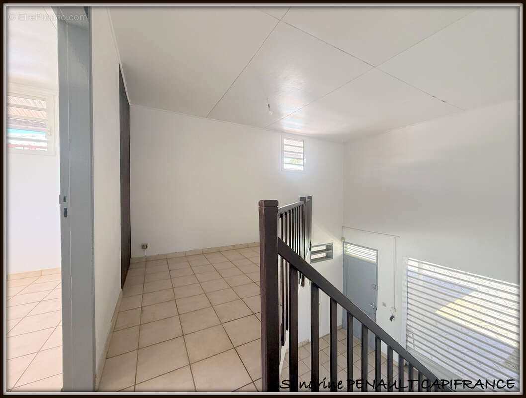 A vendre a kourou (97310) une charmante villa t6 de 120 m² - terrain de 466 m² - au prix de 390 000 € - photo 11