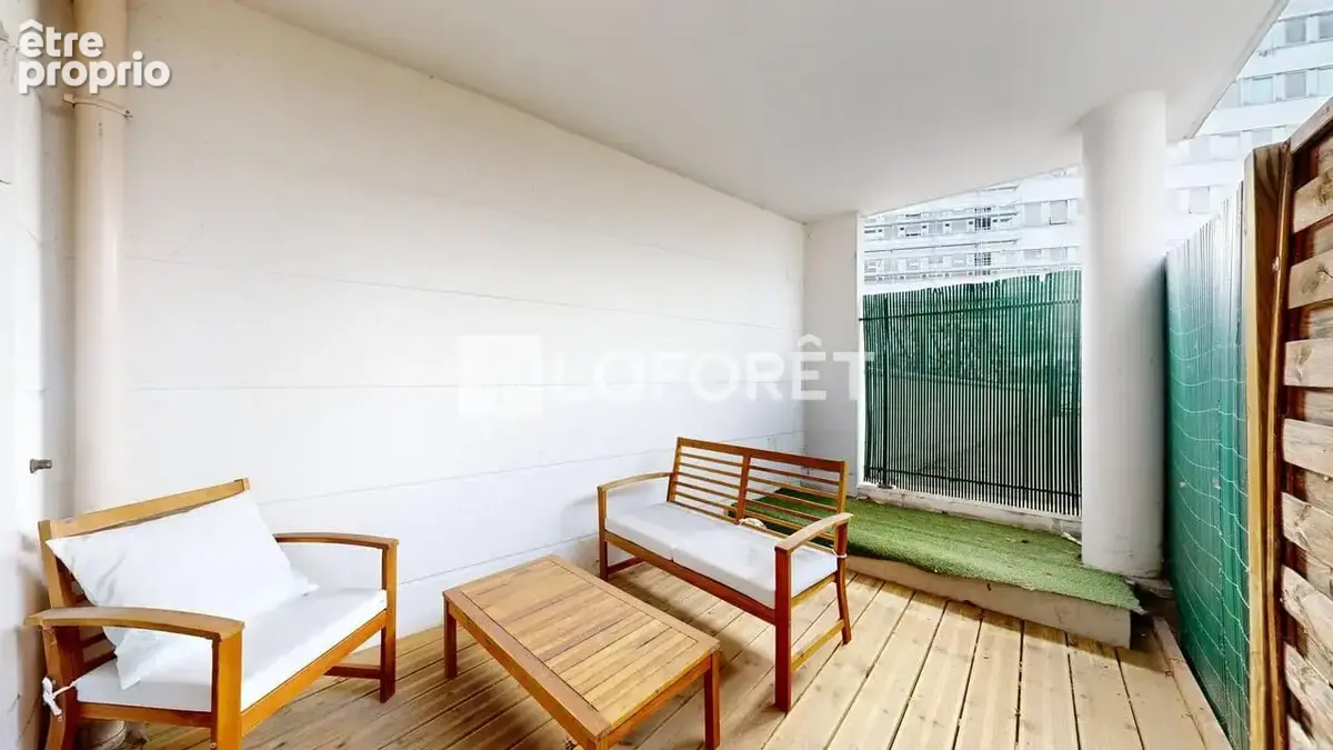 Proche place de la boule - trois pieces - deux terrasses - photo 6