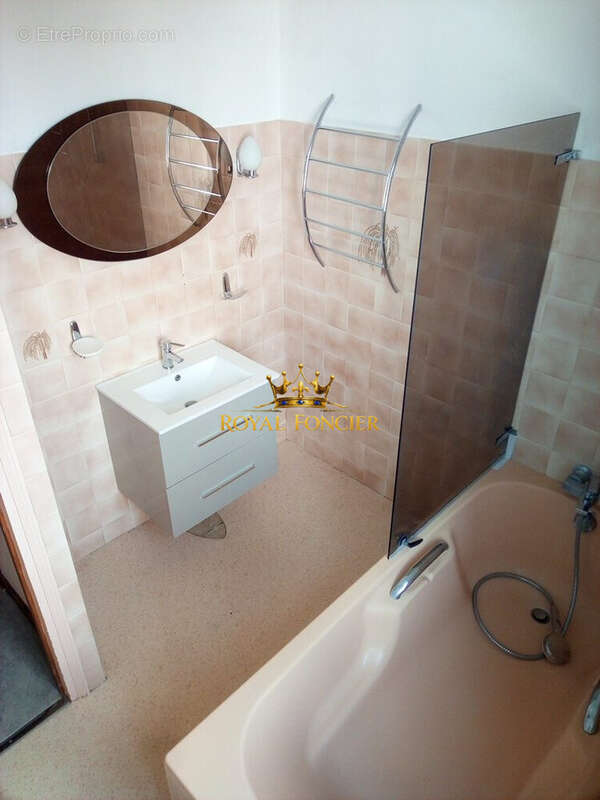 Maison 260 m² à Descartes  - photo 9