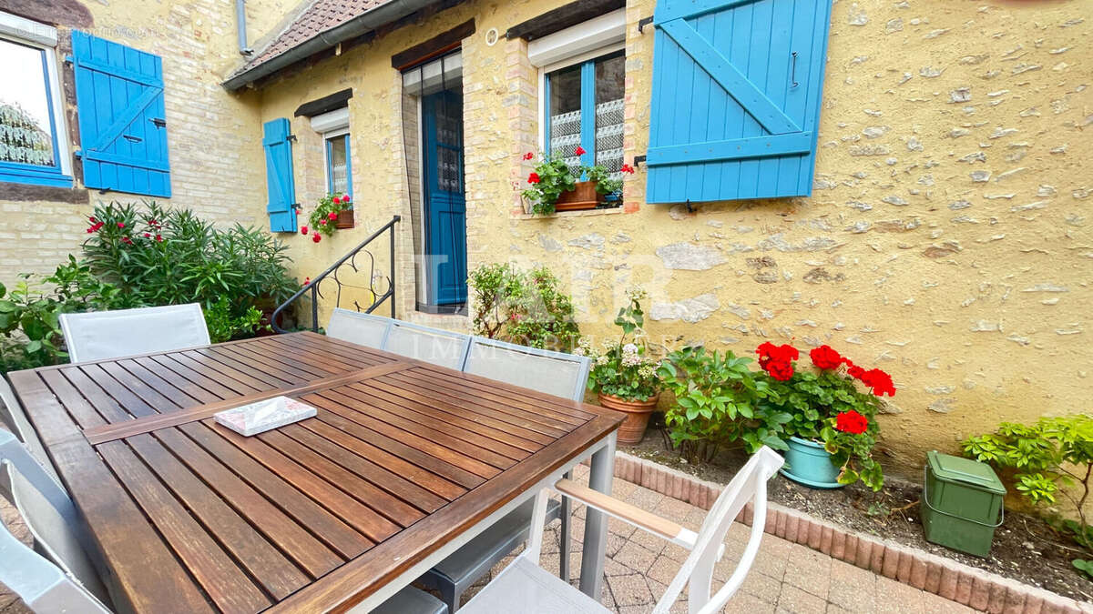 Maison ancienne de charme avec jardin, piscine et garage - Fresnay-sur-Sarthe - photo 2