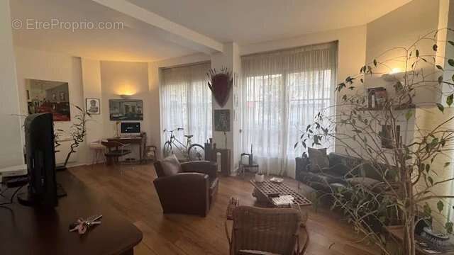 Appartement à PARIS-11E