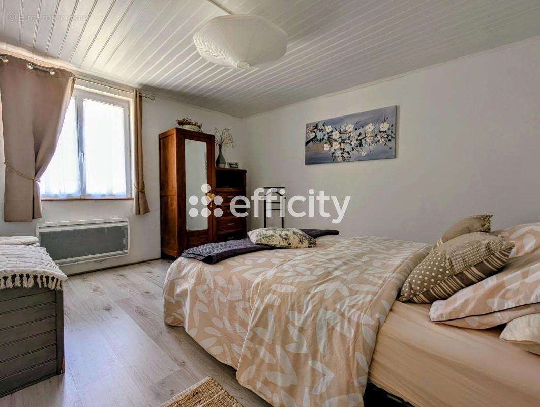 Maison à SAINT-LEON-SUR-L&#039;ISLE