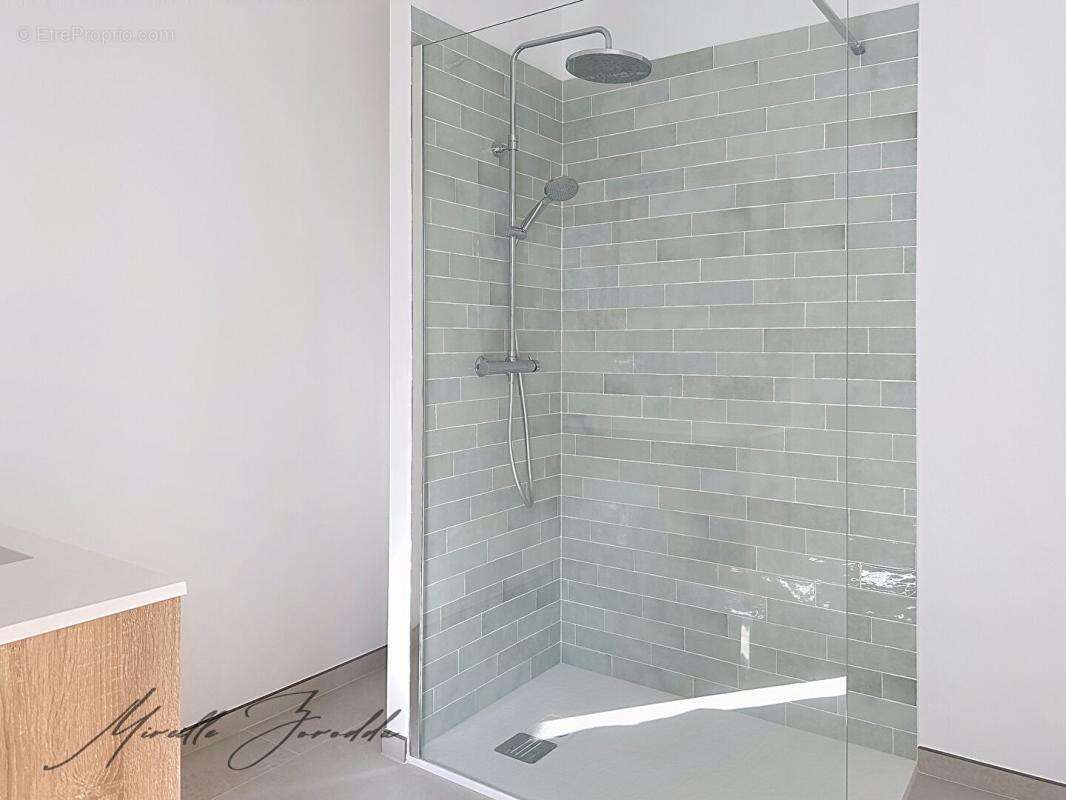 Maison à JONQUIERES-SAINT-VINCENT