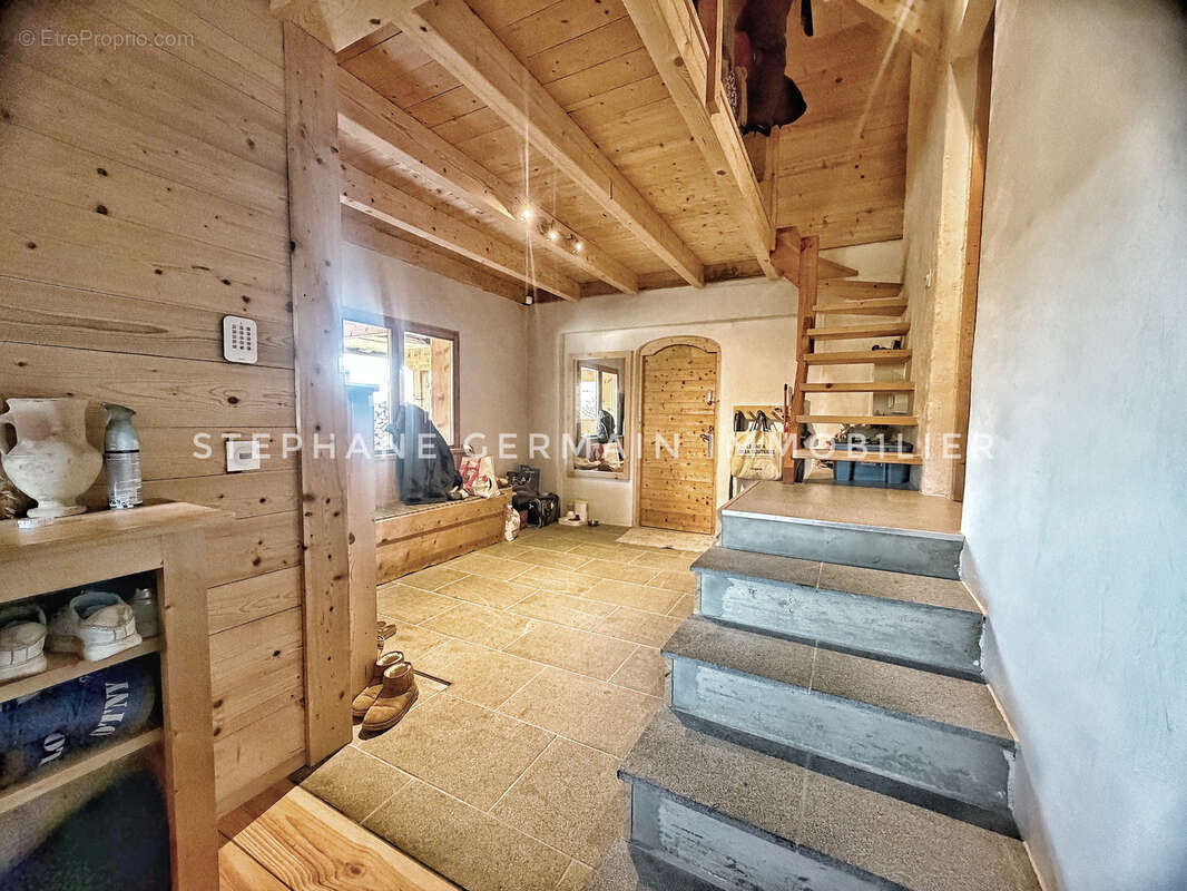 Maison à DEMI-QUARTIER