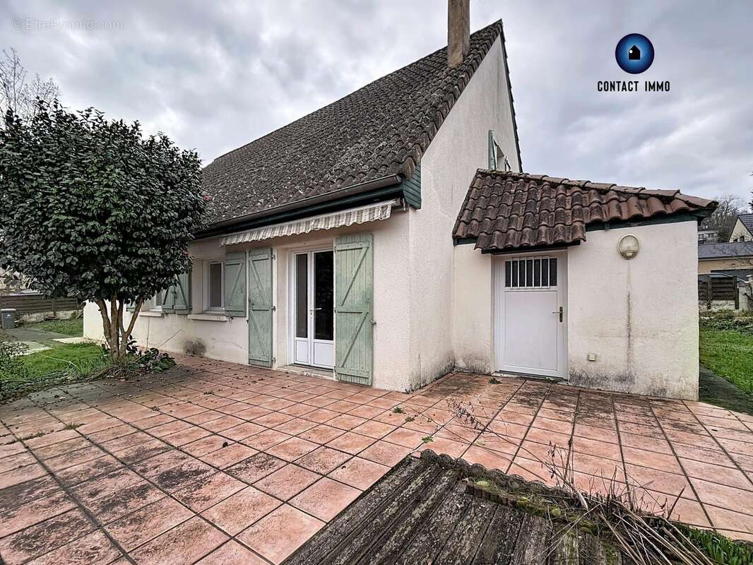 Maison à SAINT-PANTALEON-DE-LARCHE