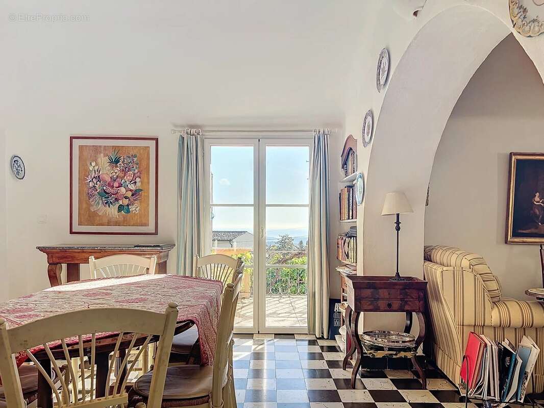 Maison à TOURRETTES-SUR-LOUP