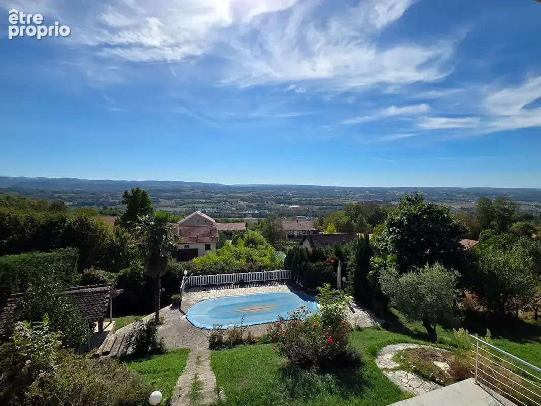 Maison T6 - 208 m² - St Genix les Villages - photo 2