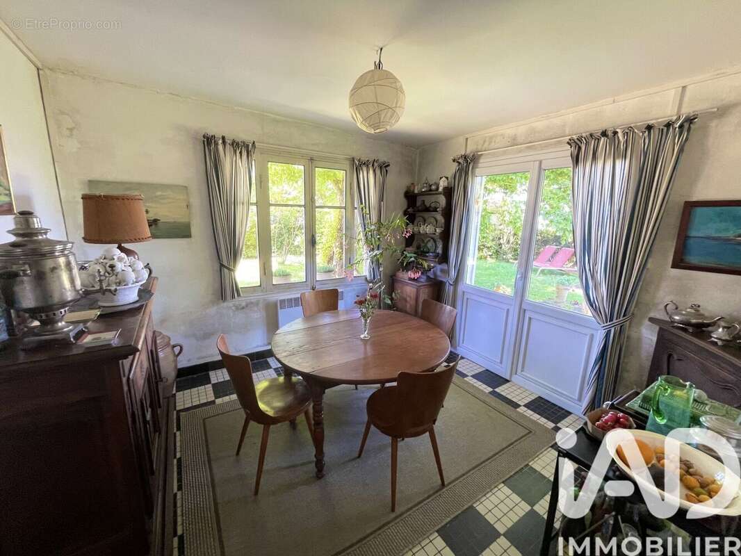 Maison 150 m² à Saint-Seurin-De-Cadourne  - photo 9