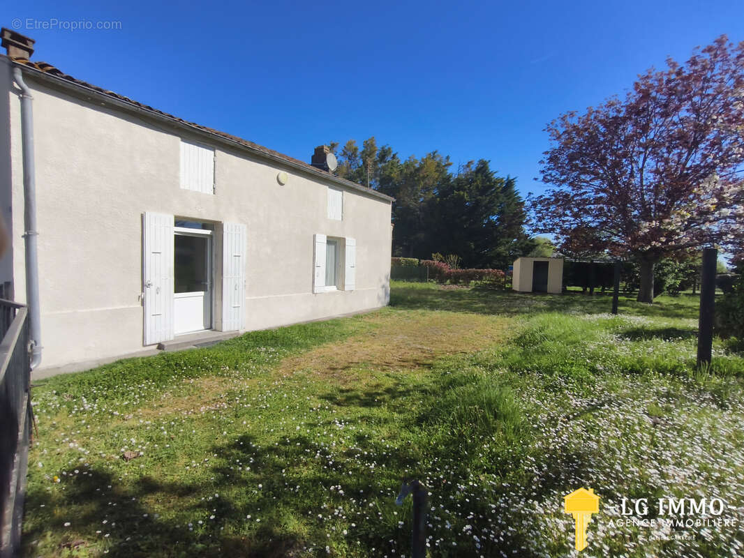 Maison à BRIE-SOUS-MORTAGNE
