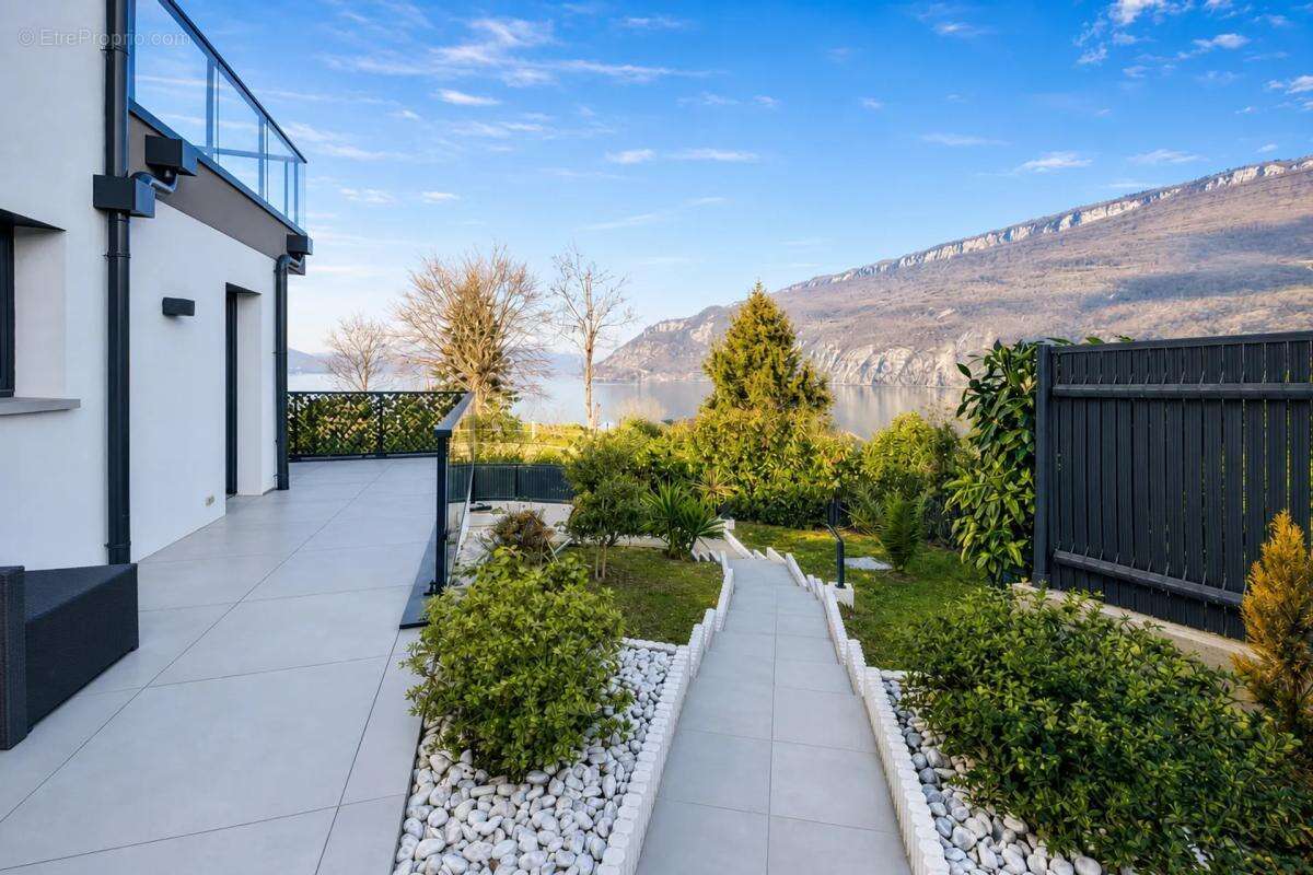 Maison moderne avec vue lac à Brison-Saint-Innocent - photo 8
