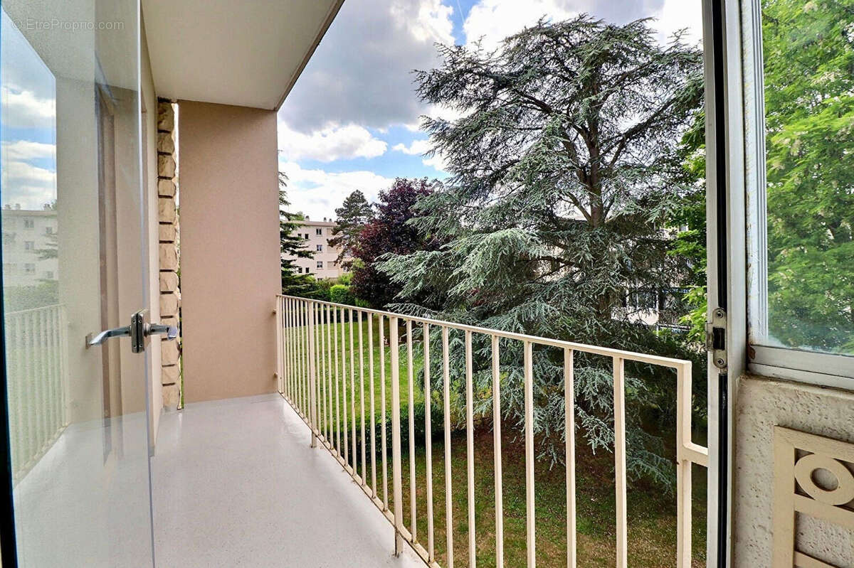 EXCLUSIVITE - CHAMBOURCY - Appartement de 87.64m² au 2ème étage. - photo 9