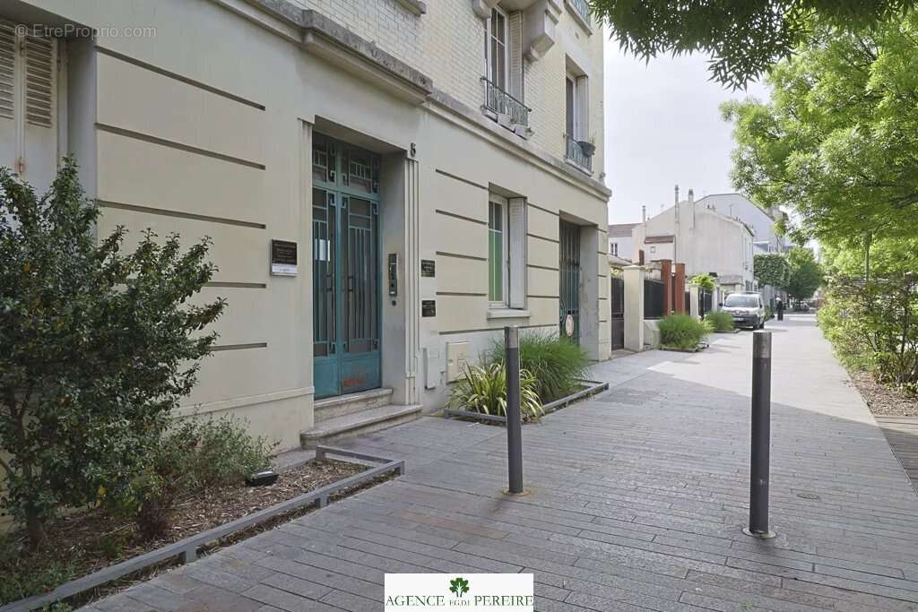 Appartement à LA GARENNE-COLOMBES