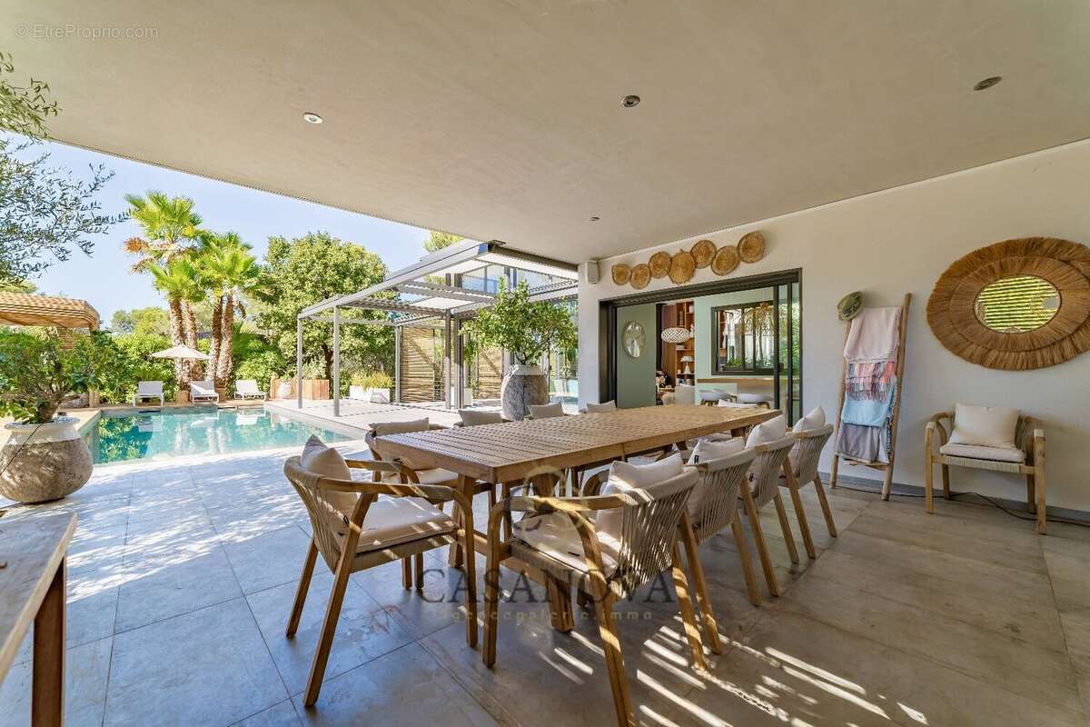 Maison à SAINT-CLEMENT-DE-RIVIERE