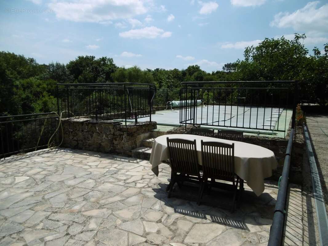 Maison à MOUTIERS-SOUS-ARGENTON