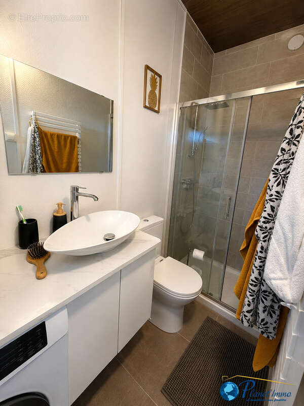 Appartement à UNIEUX