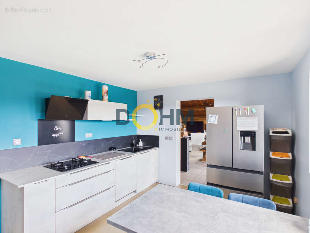 A vendre chalet a saint-ferreol des cotes, 3 chambres, grande piece de vie - photo 2