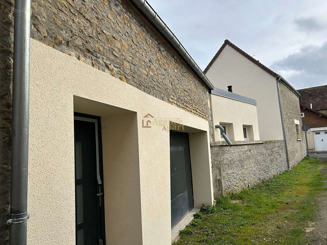 Maison à ARGENCES