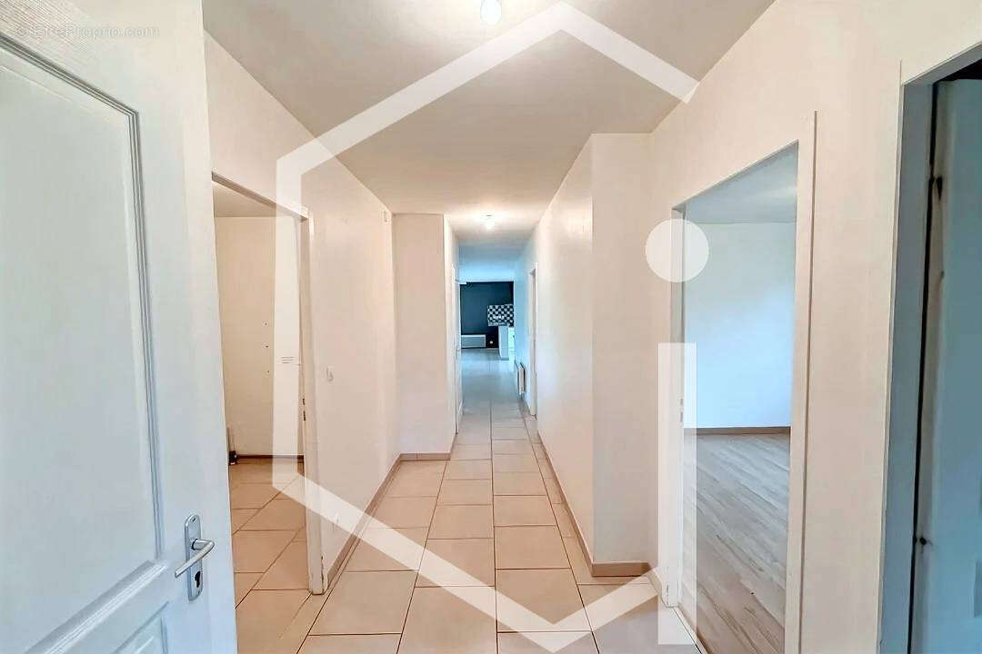 Maison à VARENNES-VAUZELLES