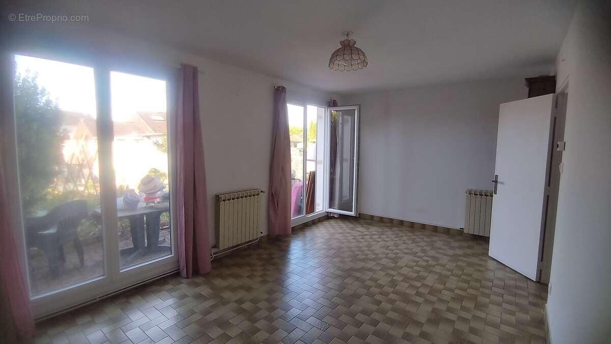 Maison à VARENNES-VAUZELLES