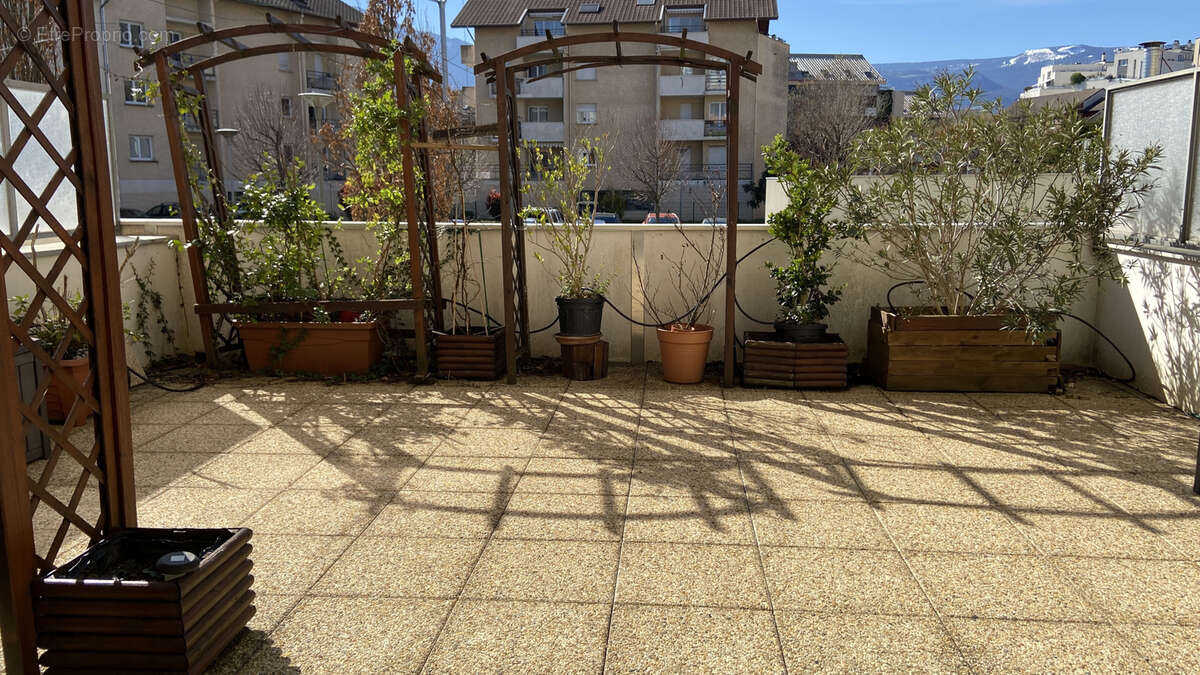 Appartement à SAINT-MARTIN-D'HERES