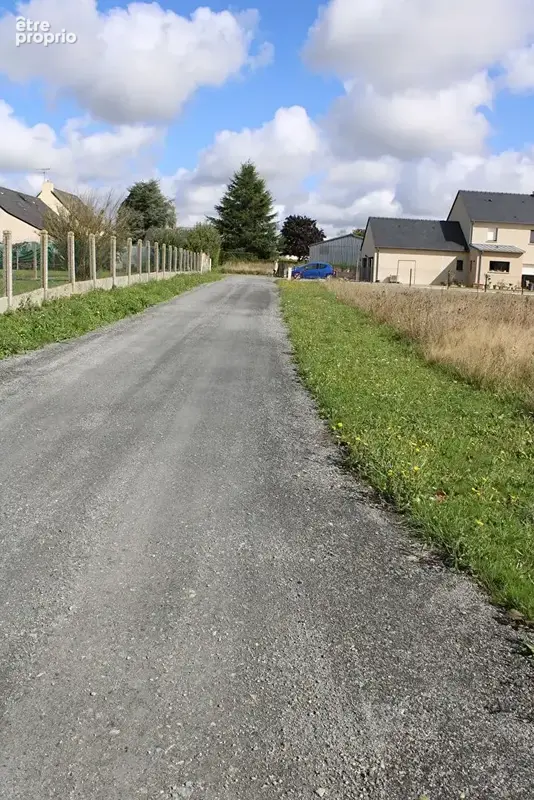 A Bais, proche du bourg, grand terrain constructible de 1 735 m² - photo 4