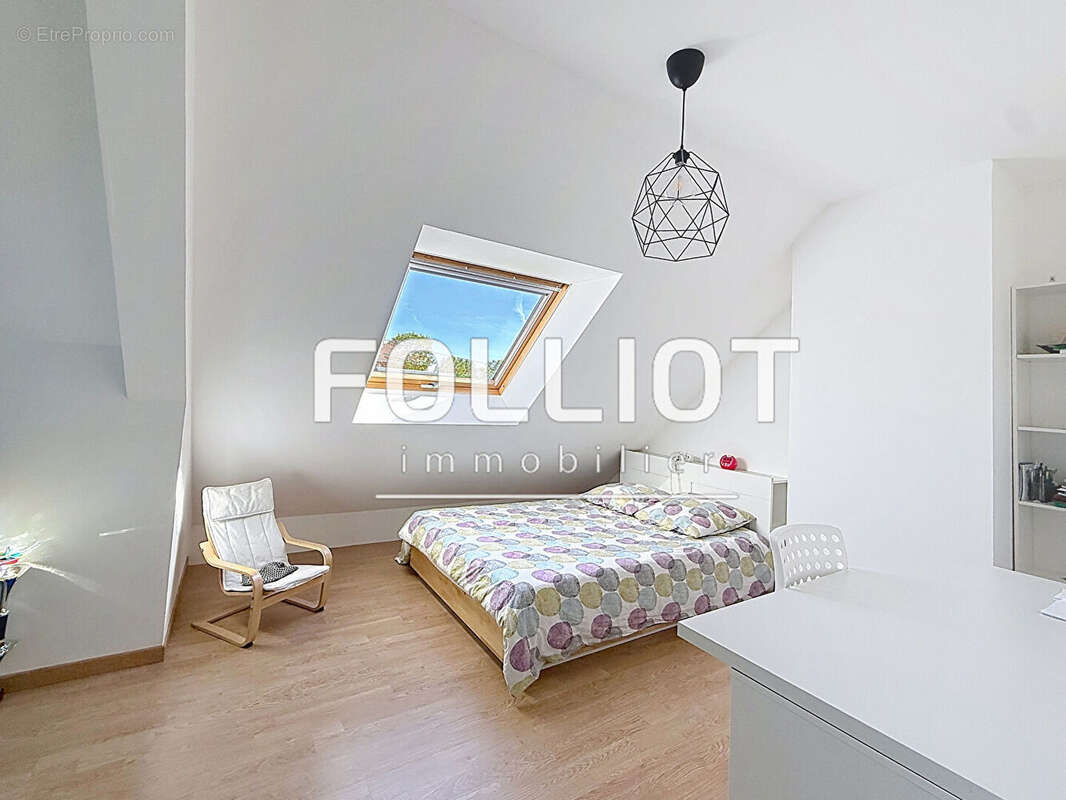 Maison spacieuse 10 pièces à vendre à Saint-Pair-sur-Mer - Réf 12310AH - photo 12