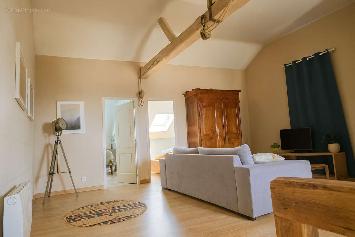 Maison à SAINT-CLEMENT-DES-LEVEES