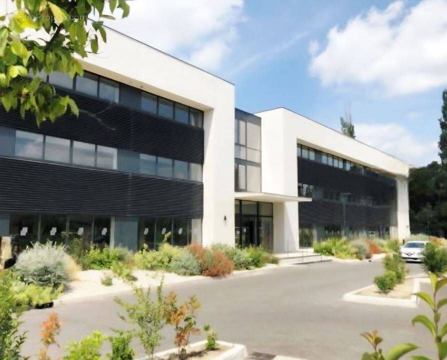Commerce à SORGUES
