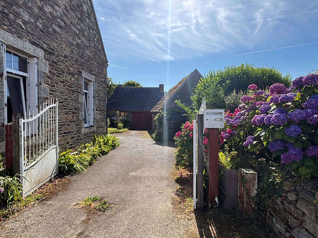 Maison à PLOUZELAMBRE