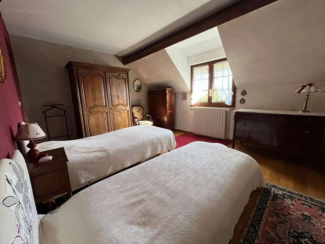 Maison à LES MESNULS