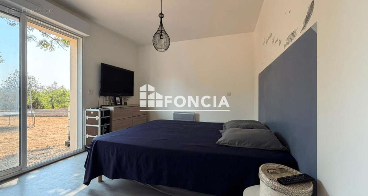Le Montat, belle maison de 6 pieces, environ 134m2, sur une parcelle d'environ 2855 m2 - photo 8