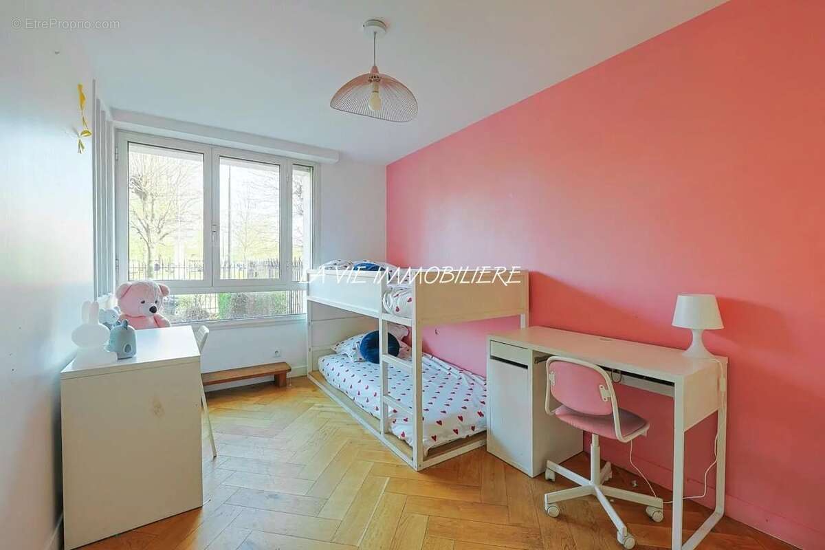 Appartement à CHARENTON-LE-PONT