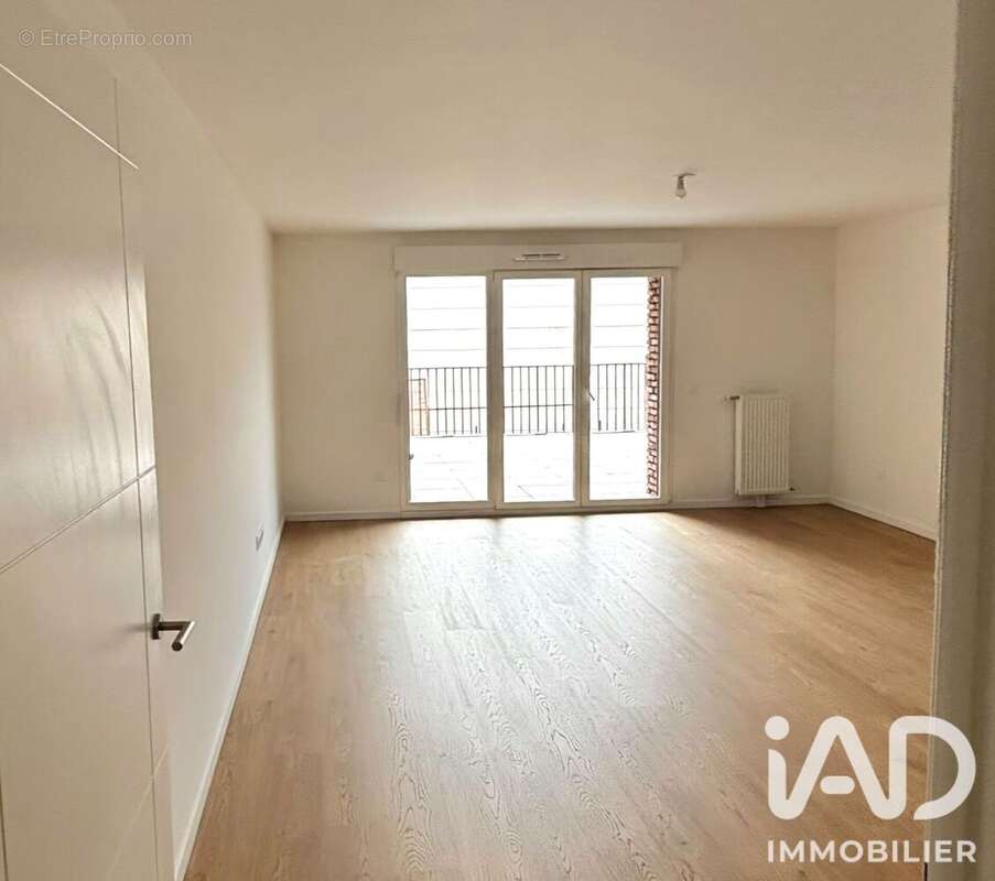 Appartement 64 m² à La Courneuve  - photo 4