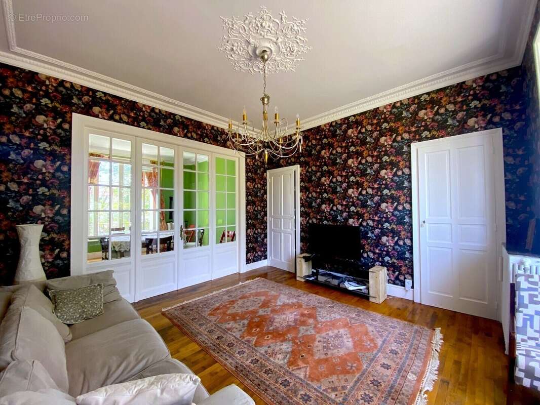 Maison 254 m² à Neris-Les-Bains  - photo 3