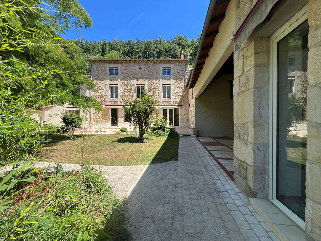 Maison 460 m² à Aslonnes  - photo 5
