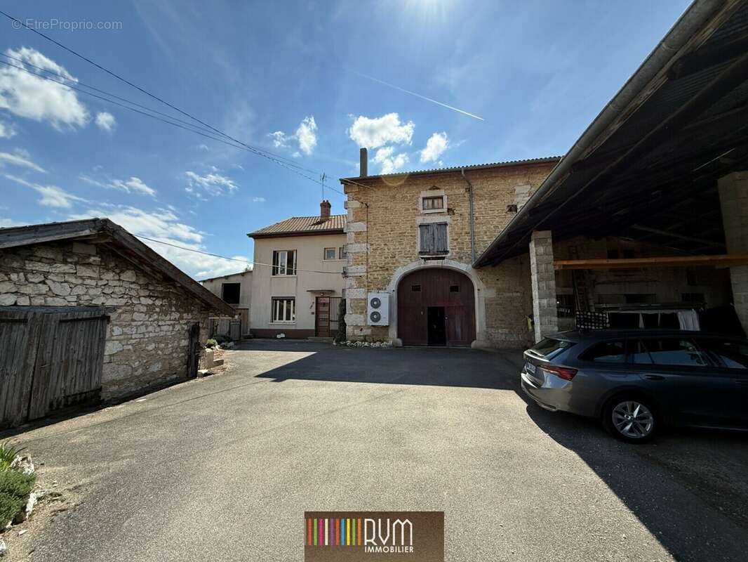 Maison à HAUTECOURT-ROMANECHE