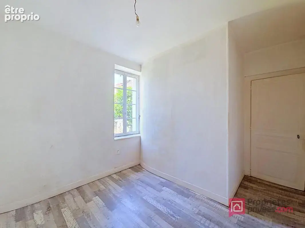 Appartement en rez-de-chaussée avec cour et 2 stationnements - photo 9